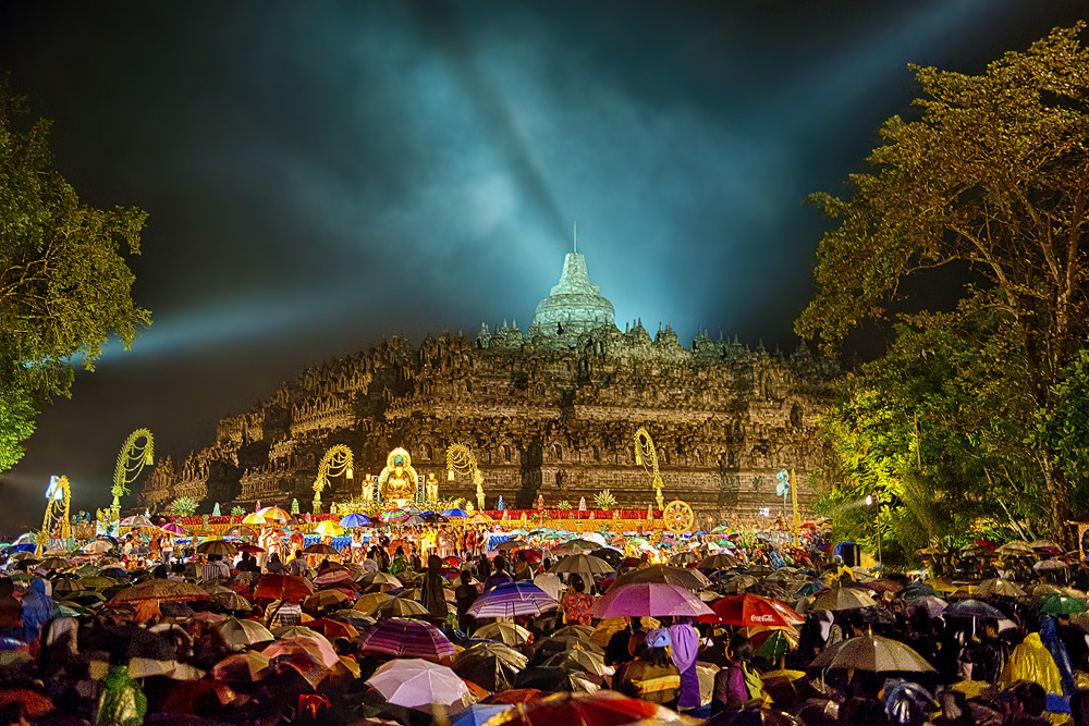 Hasil gambar untuk borobudur when vesak